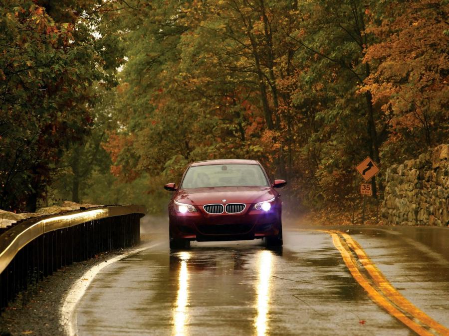  BMW M5 2005 года  (US) (фото 21 из 35)